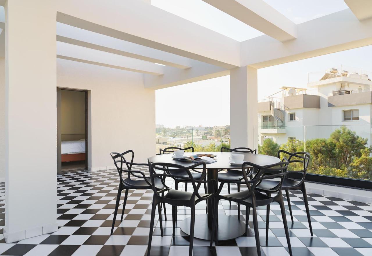 Liv The City Suites Adults Only Larnaca Buitenkant foto