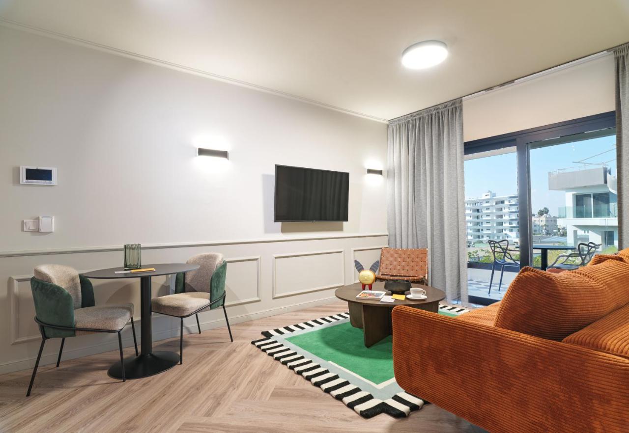 Liv The City Suites Adults Only Larnaca Buitenkant foto