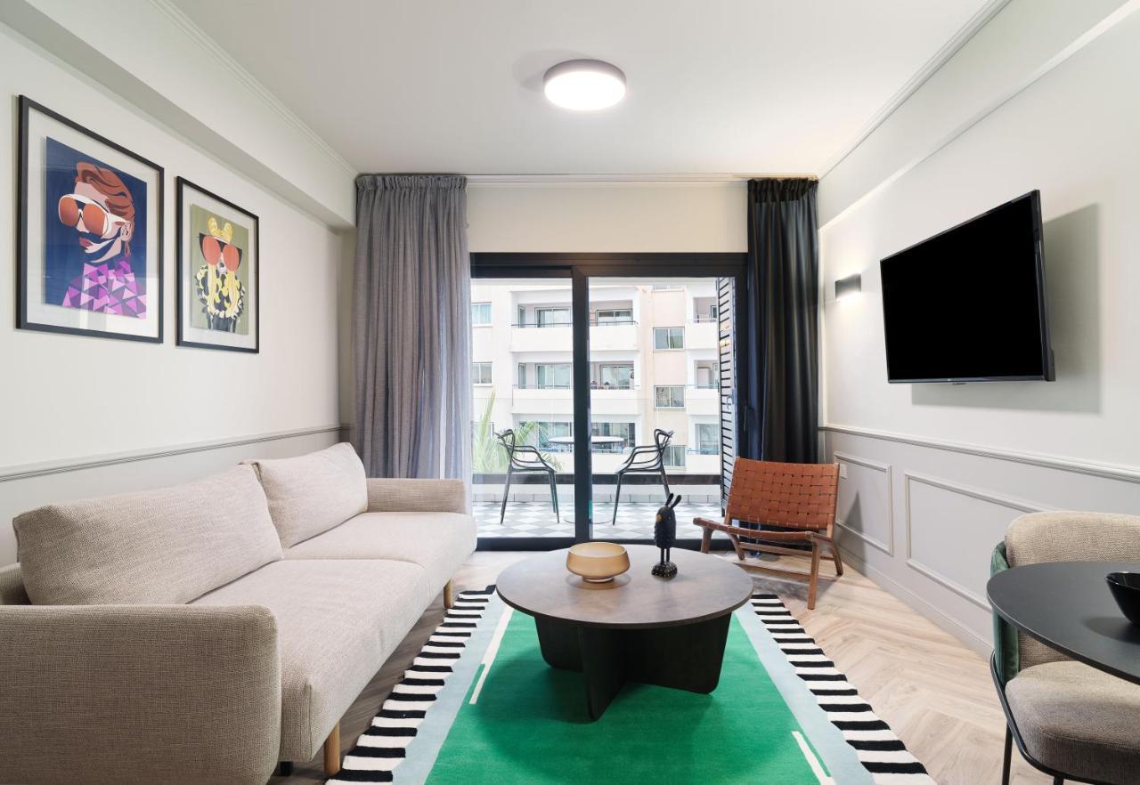 Liv The City Suites Adults Only Larnaca Buitenkant foto