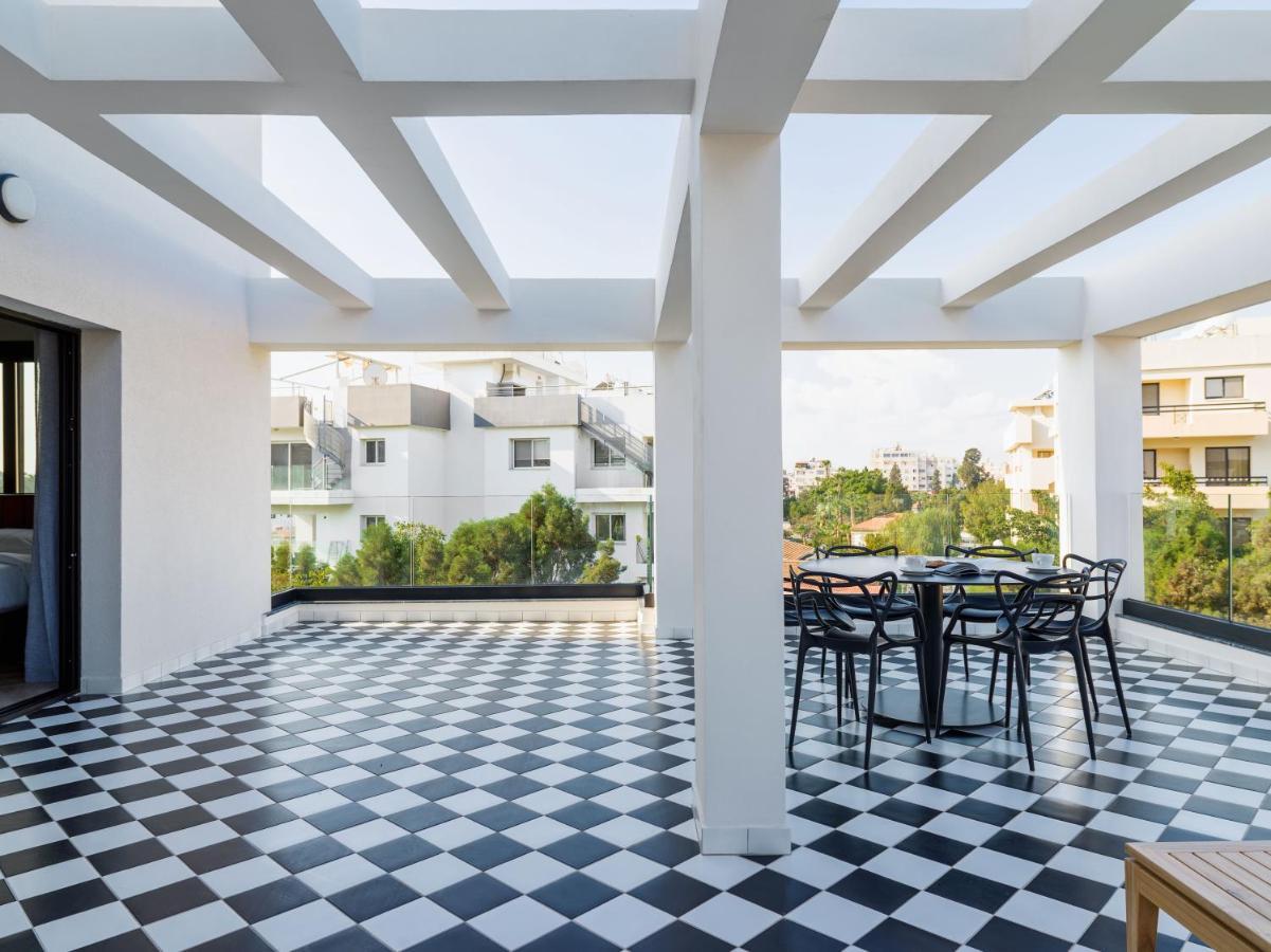 Liv The City Suites Adults Only Larnaca Buitenkant foto