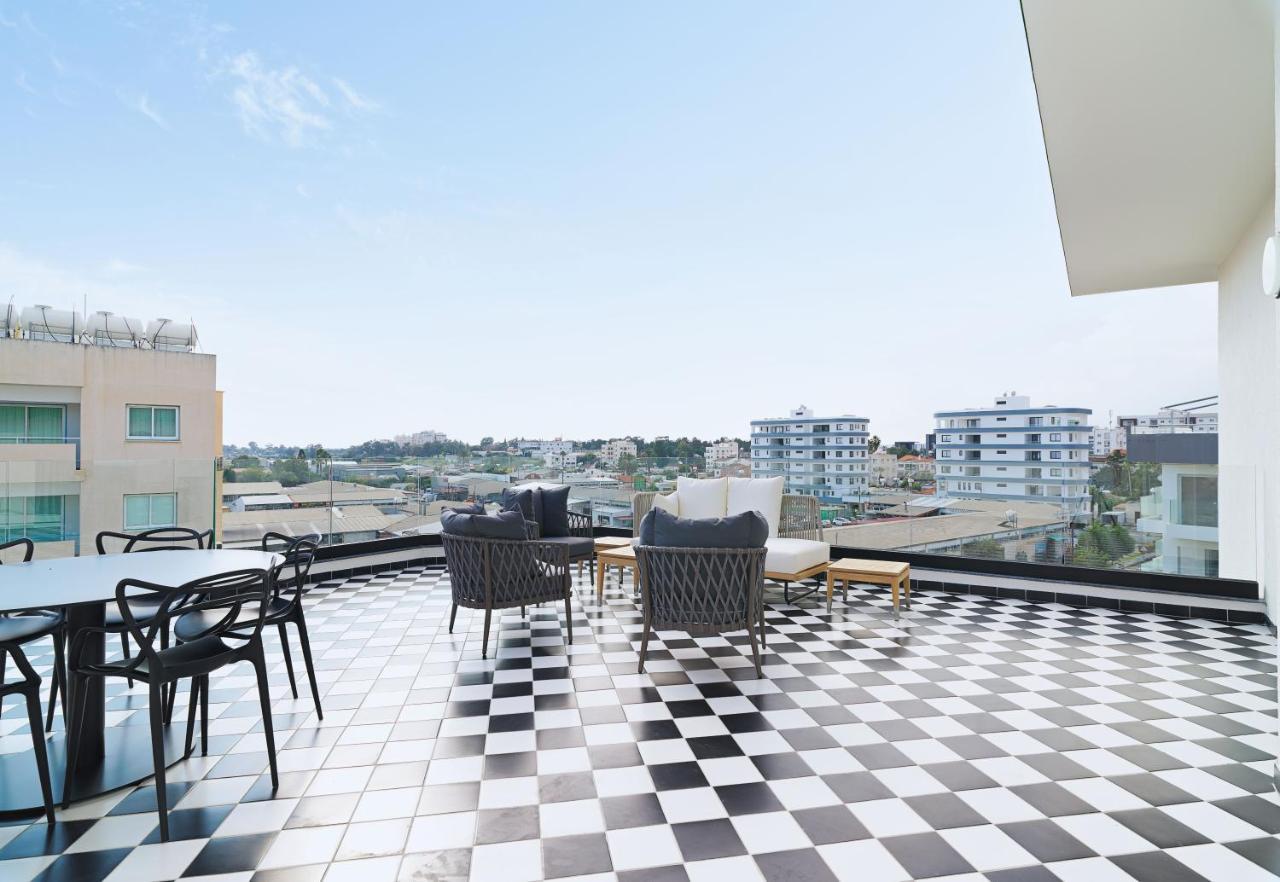 Liv The City Suites Adults Only Larnaca Buitenkant foto