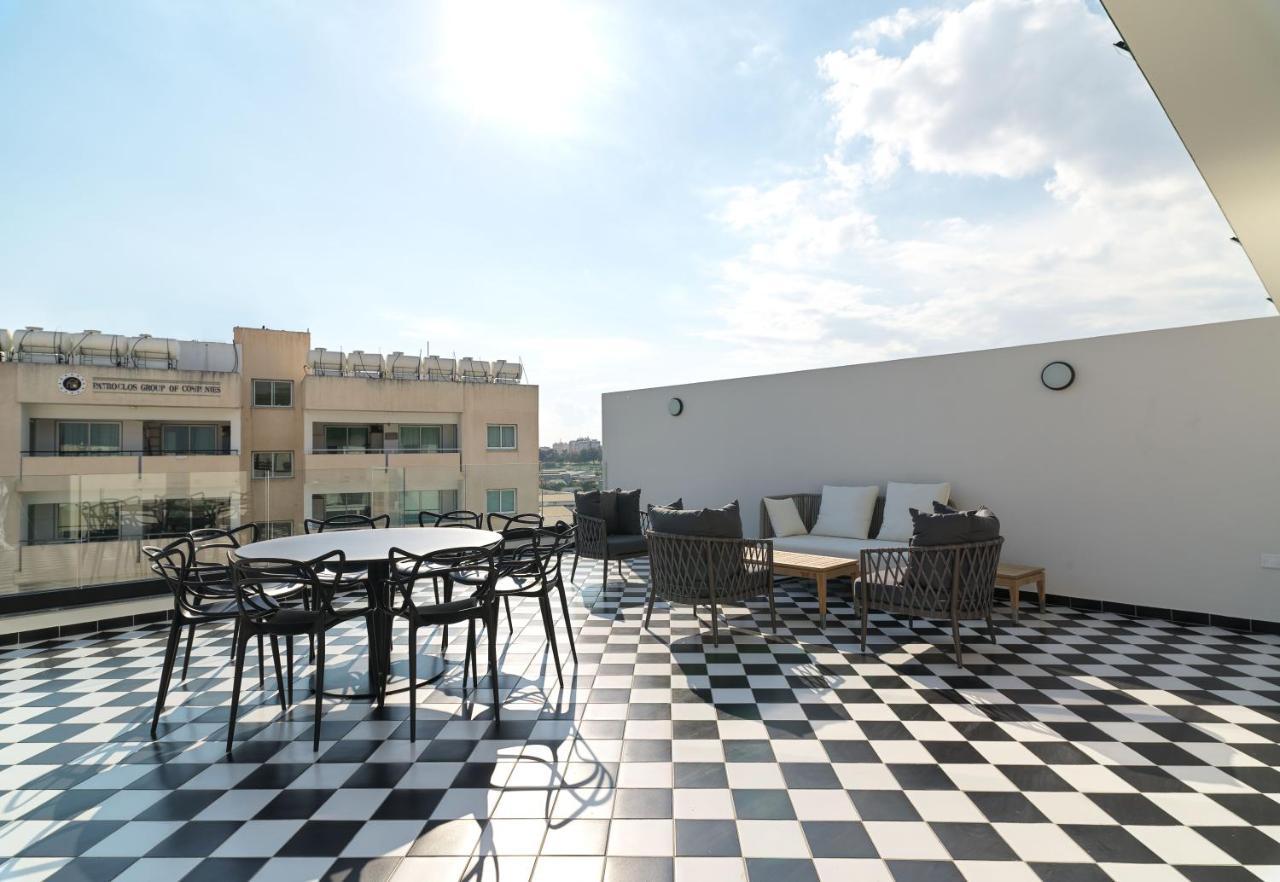 Liv The City Suites Adults Only Larnaca Buitenkant foto