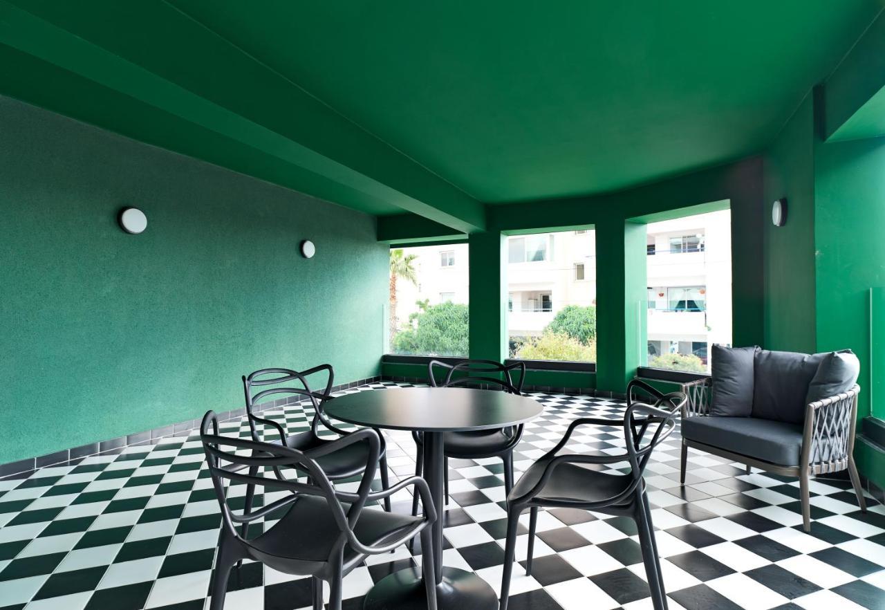Liv The City Suites Adults Only Larnaca Buitenkant foto