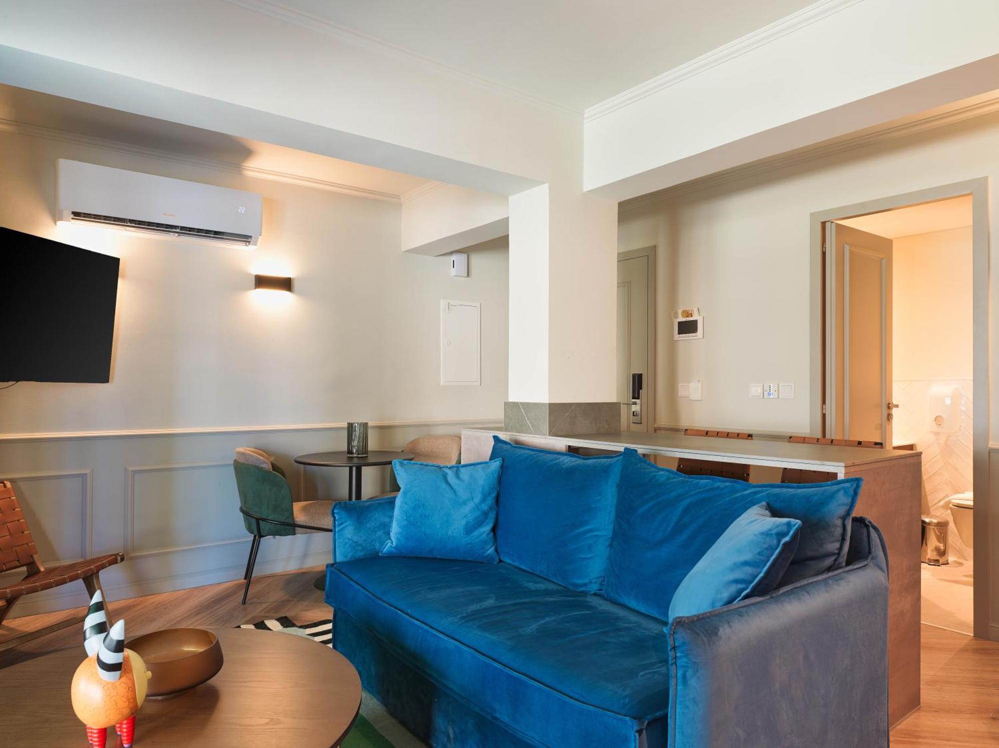 Liv The City Suites Adults Only Larnaca Buitenkant foto