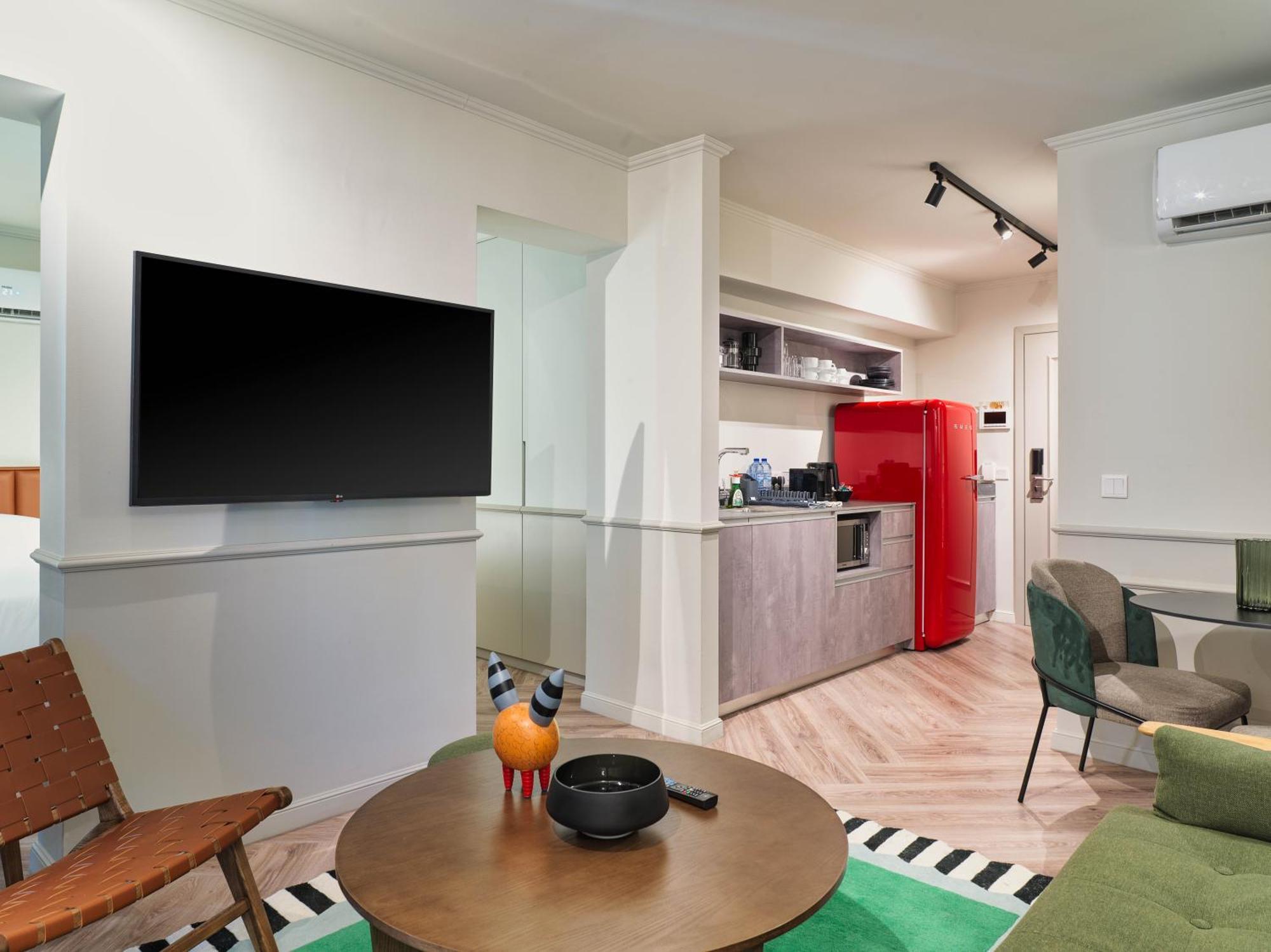 Liv The City Suites Adults Only Larnaca Buitenkant foto